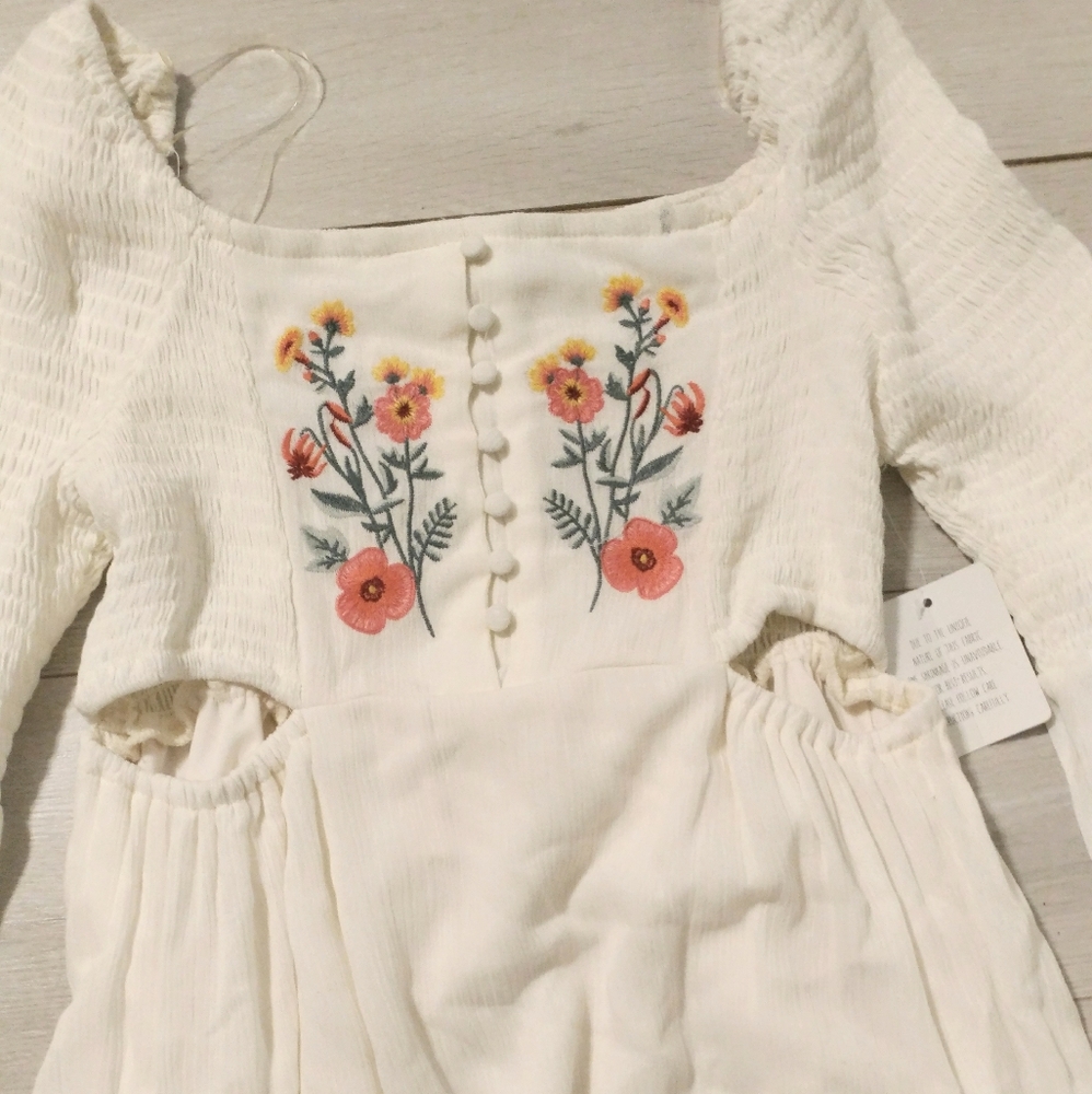 Coco + Jaimeson Boho Embroidered Flower Dress - Picture 7 of 7